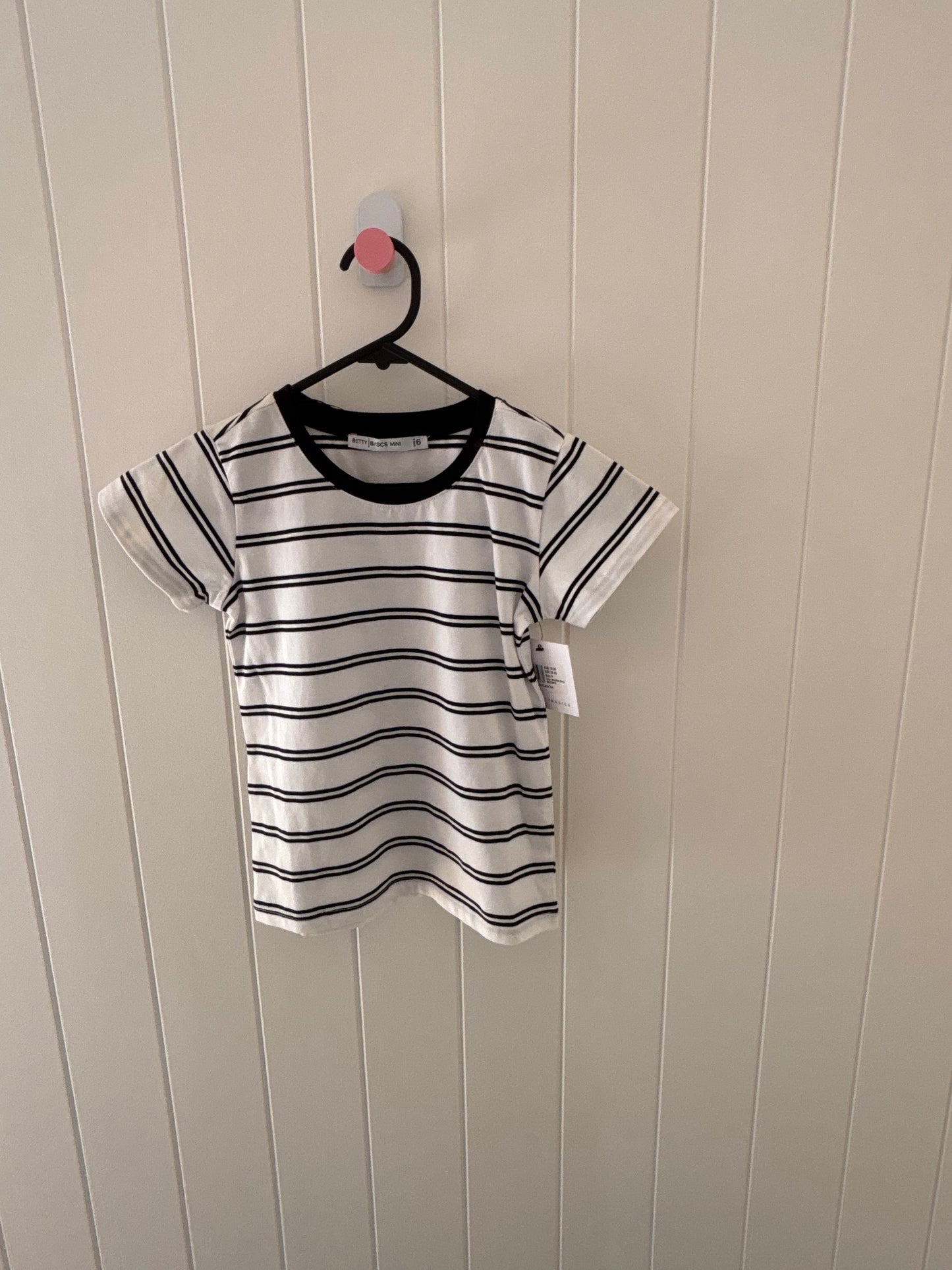 BNWT - Size 6 - Betty Basics