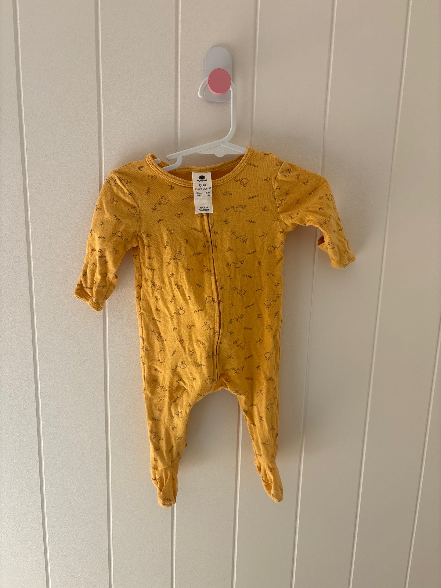 EUC - Size 000 - Baby Berry