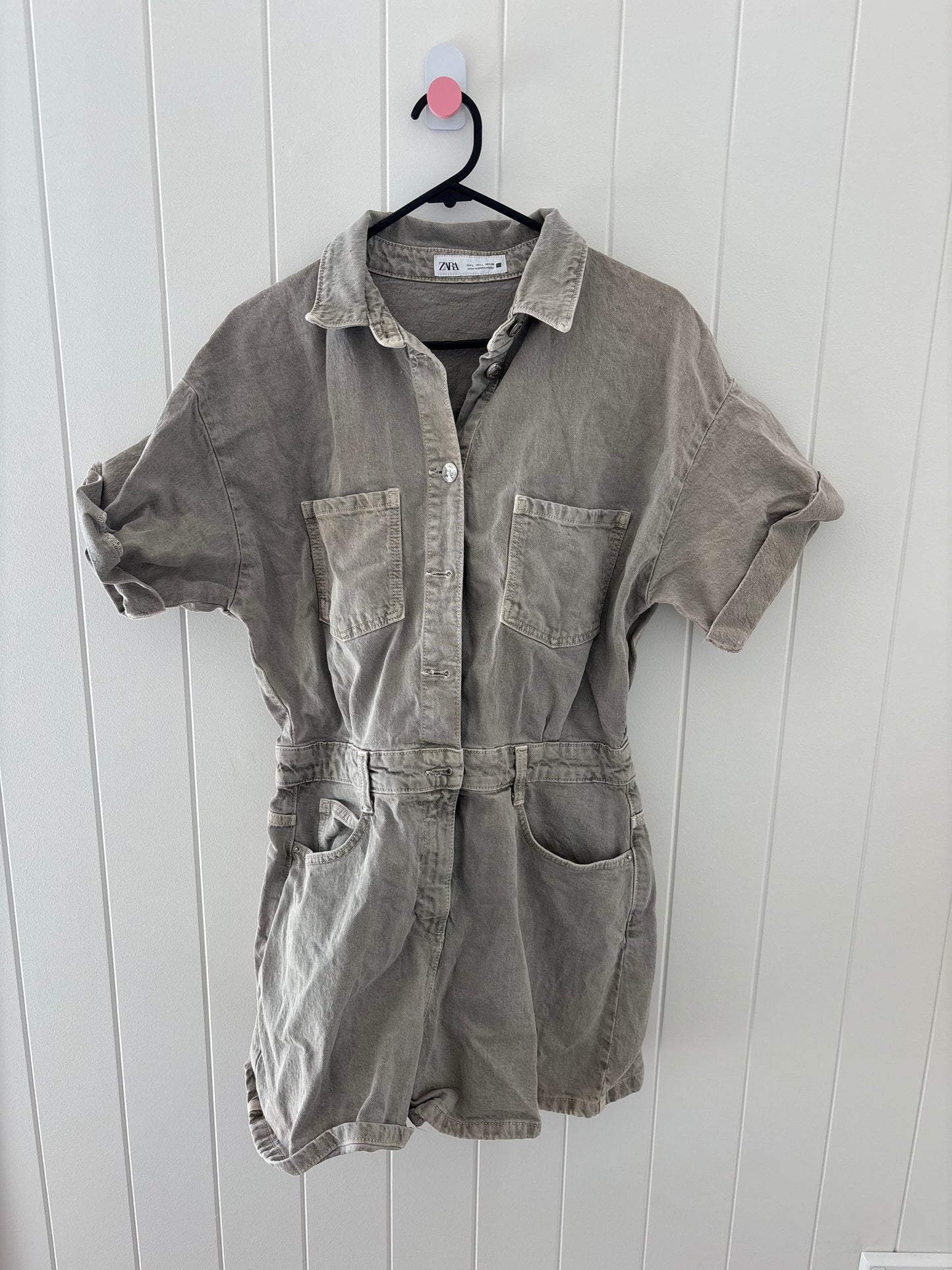 EUC - Size L - Zara