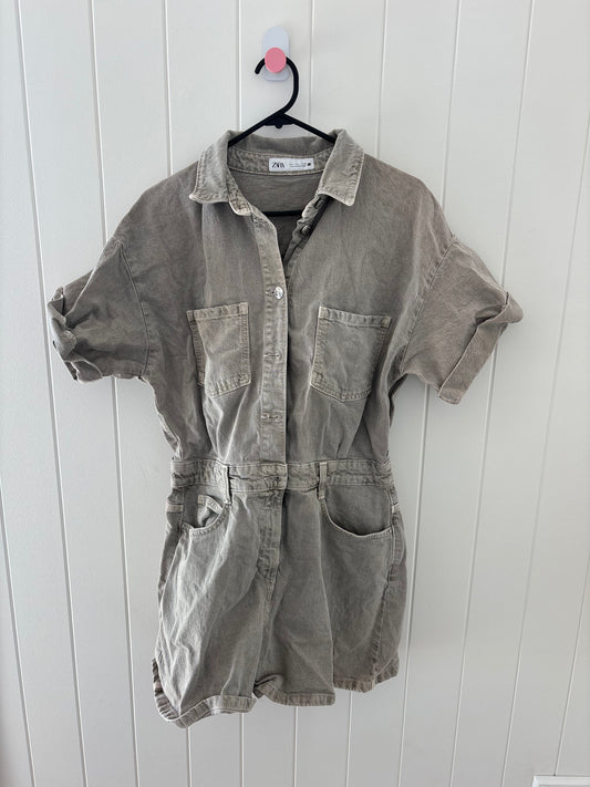 EUC - Size L - Zara