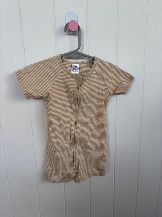 EUC - Size 00 - Baby Berry